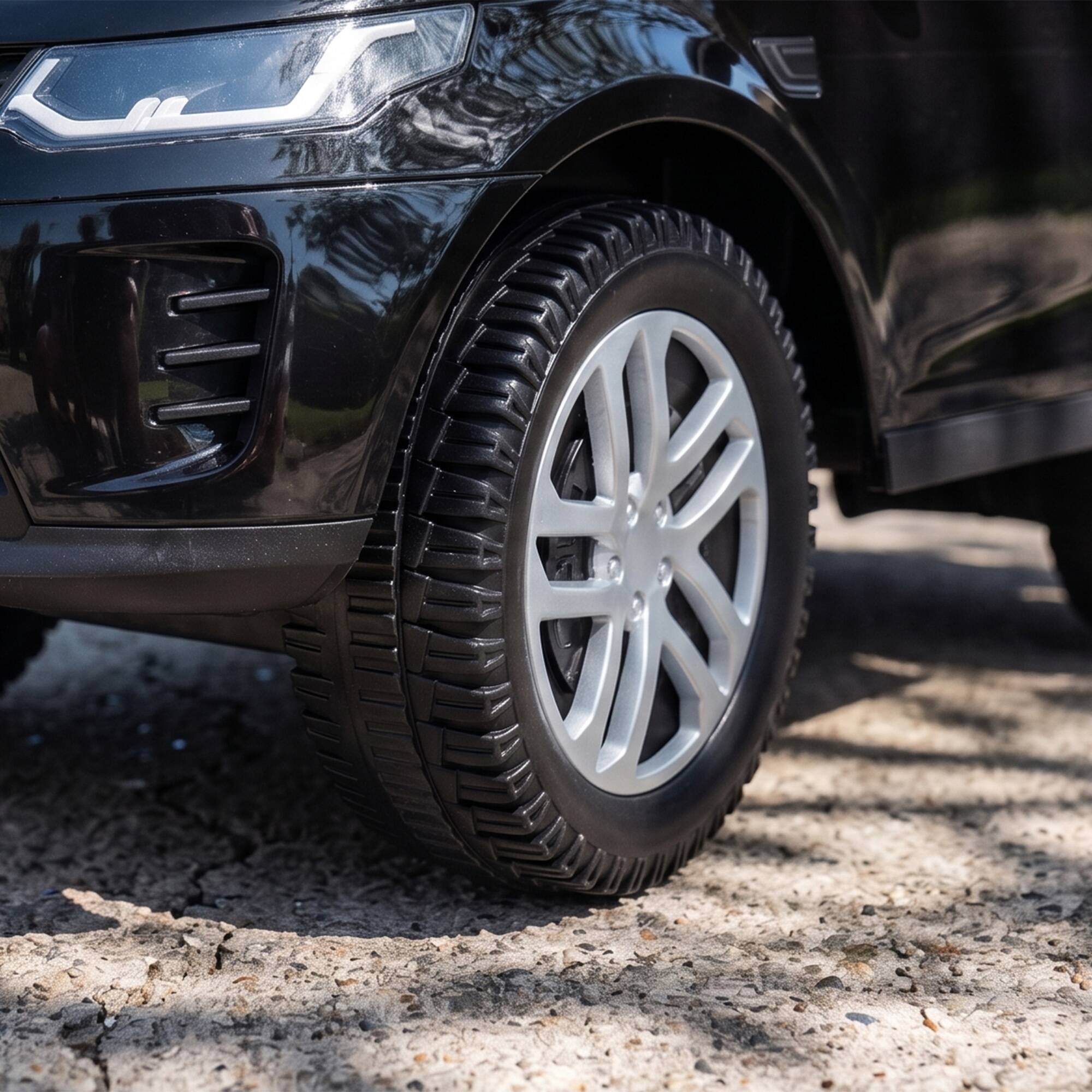 LAND ROVER DISCOVERY -ajettava auto, ajettava lelu äänimerkillä, moottorin äänet, säilytystilaa istuimen alla, 18–36 kuukautta, musta