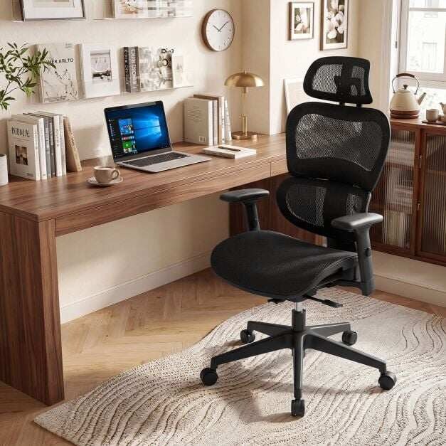 Ergonominen työtuoli verkkokankaalla, työtuoli säädettävillä käsinojilla ja niskatuella, musta